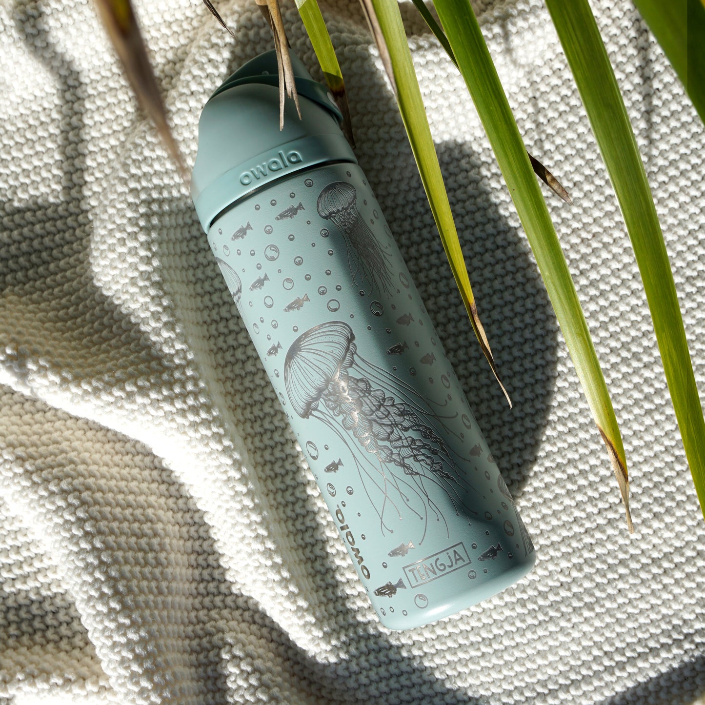 700ml Owala Style Water Bottle Full Wrap - JELLYFISH