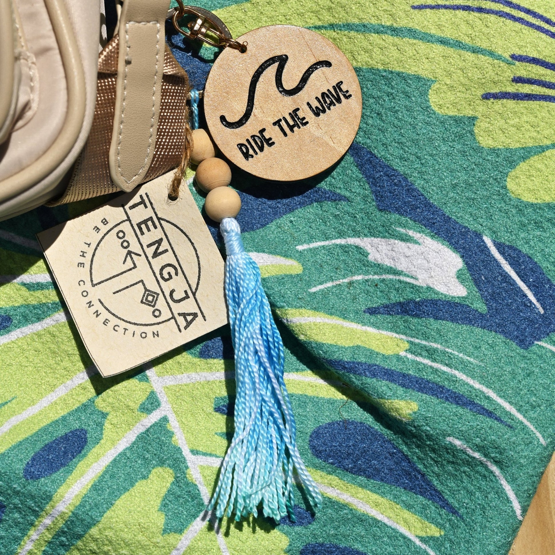 Resin Wave Keychain or Bag Decoration - Beach Theme - TENGJA